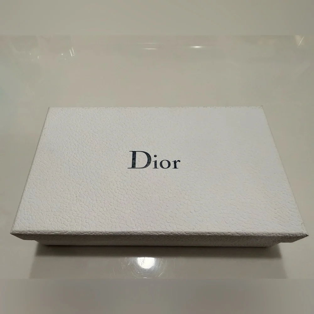 Dior - Lady Dior Voyageur Zip Wallet in Black Patent Cannage - Picture 15 of 15
